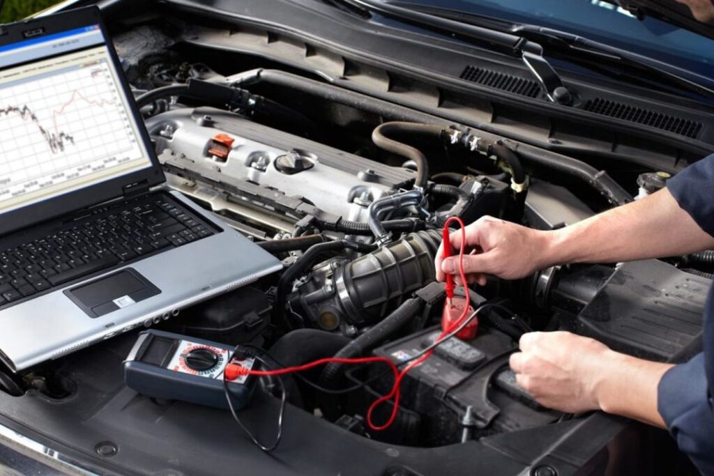 Diagnostic électronique d'un moteur avec un ordinateur